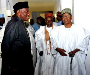  FROM LEFT: PRESIDENT GOODLUCK JONATHAN; FORMER PRESIDENT SHEHU SHAGARIAND FORMER PRESIDENT IBRAHIM BABANGIDA AFTER THE NATIONAL COUNCIL OF STATE MEETING IN ABUJA ON THURSDAY (5/2/15).