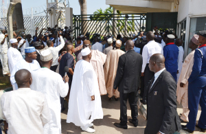 Police lock out speaker Aminu Tambuwal and other members of House of Representatives during a siege on the national assembly in Abuja on Thursday (20/11/14)