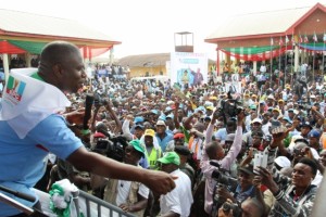ORASHI 03 - Dr. Dakuku Peterside in a closer interaction with supporters