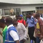 Davido Flings Money To Escape Being Mobbed In Lagos