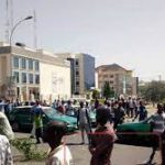 BREAKING: Gridlock As Abuja Taxi Drivers Protest Harassments , Illegal VIO Charges