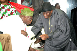 Former President Olusegun Obasanjo (Left) nad President Goodluck Jonathan (R)